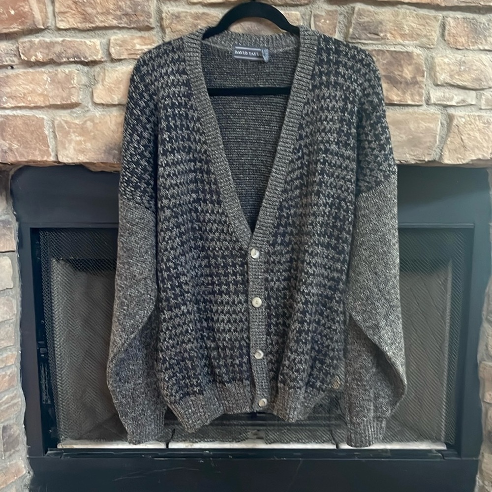 David Taylor 100% acrylic black and brown v-neck button down sweater. Size XL